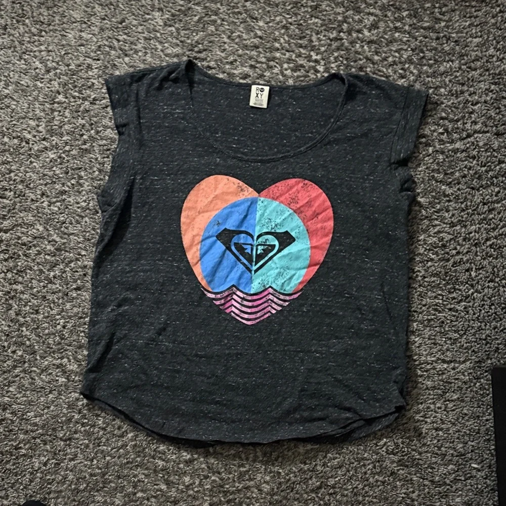 Roxy Charcoal Tee with Multicolor Heart Graphic - Picture 4 of 5
